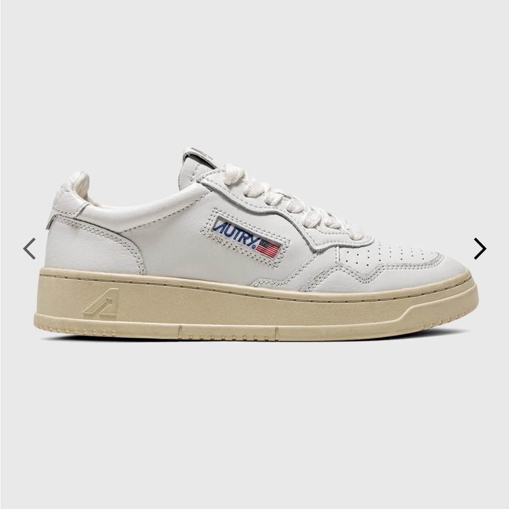 AUTRY Medalist Low-Top Leather Sneakers